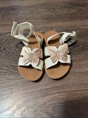 Mudd White Sandals with Rose Gold Butterfly Accent